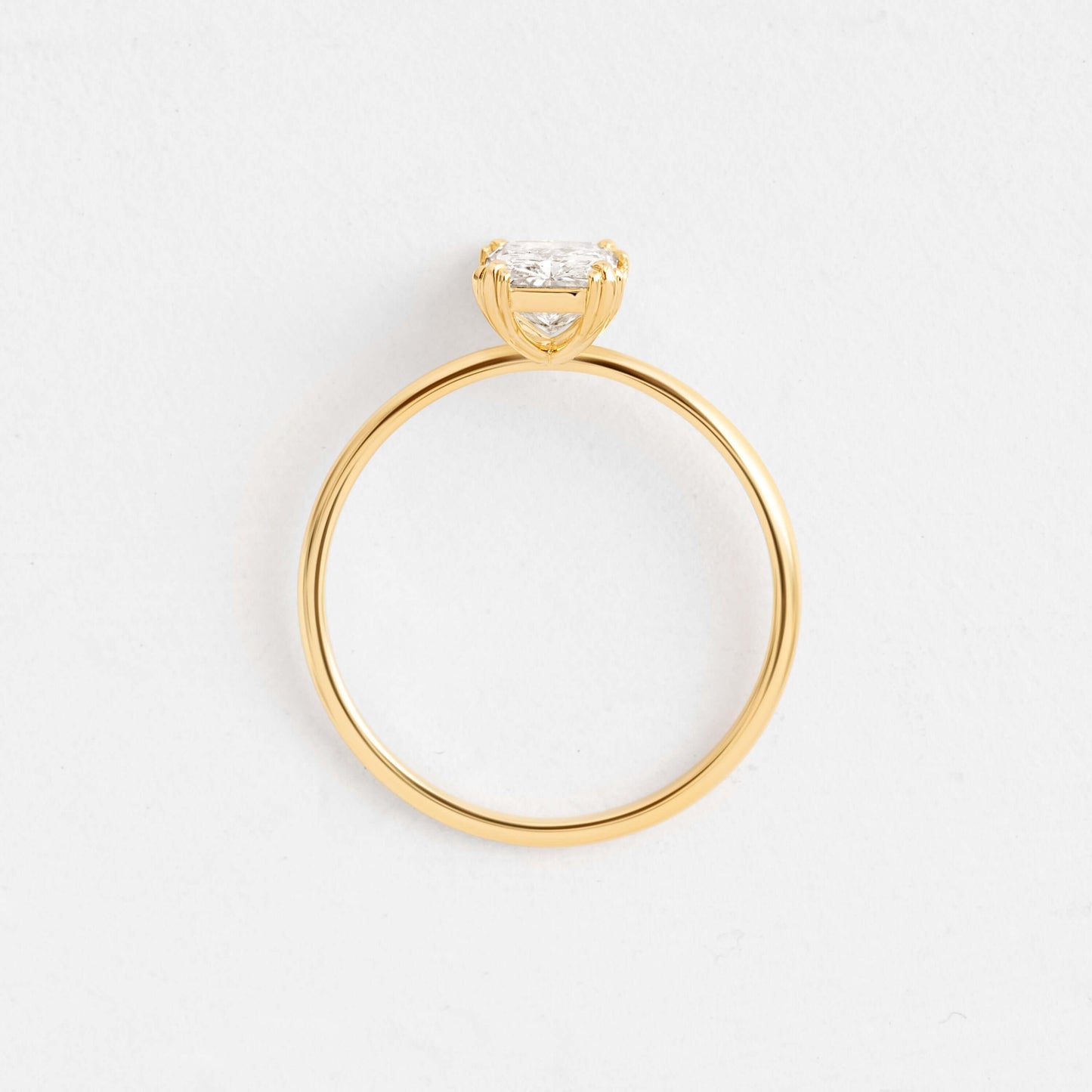 2.75 Ct E Renk VS1 Berraklık Sade Çift Tırnak Sarı Altın Radiant Pırlanta Yüzük