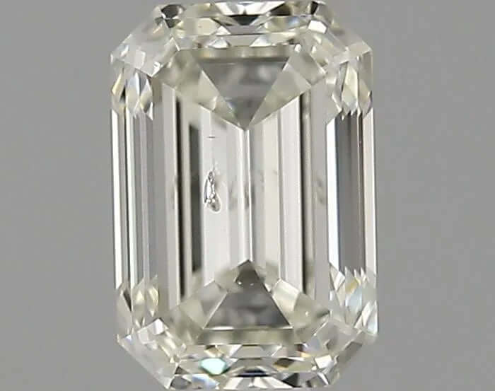 0.9 Carats EMERALD Diamond