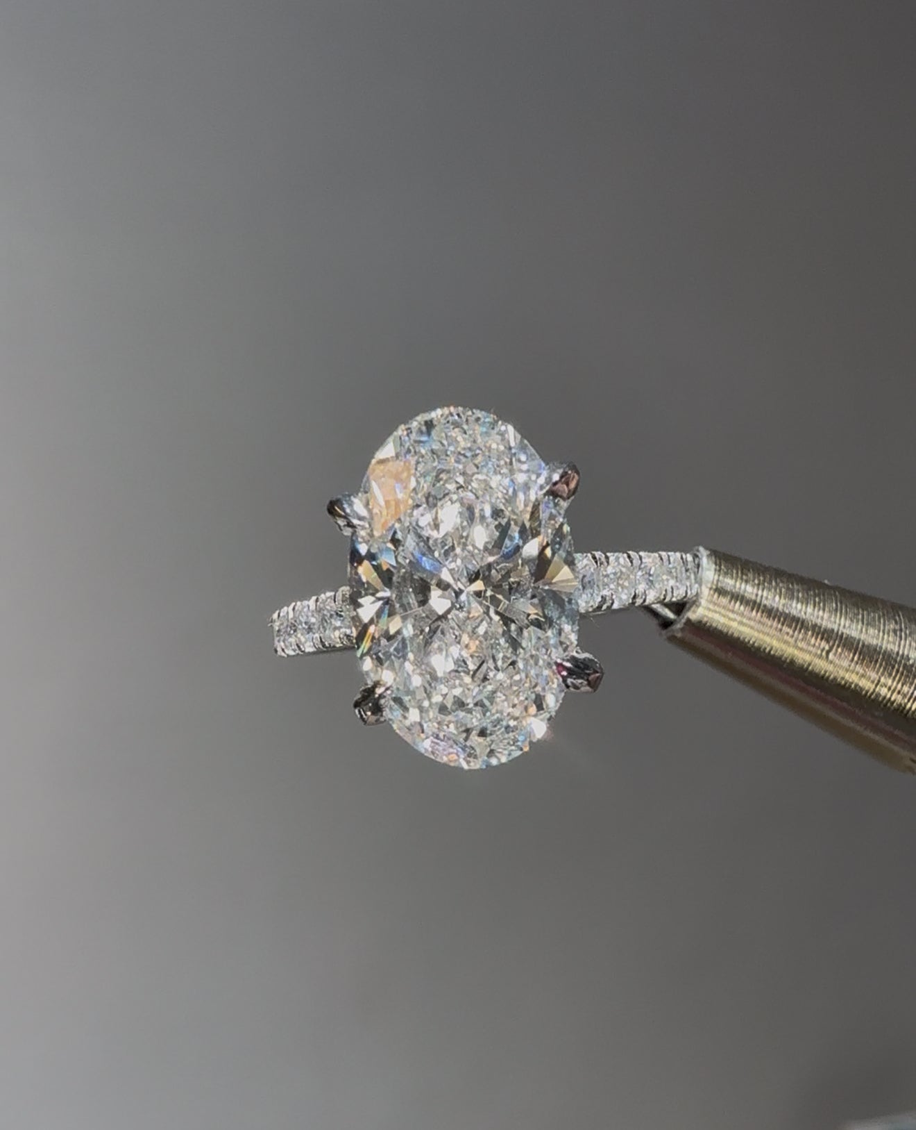 CARTIER 1895 OVAL 4.0 ct