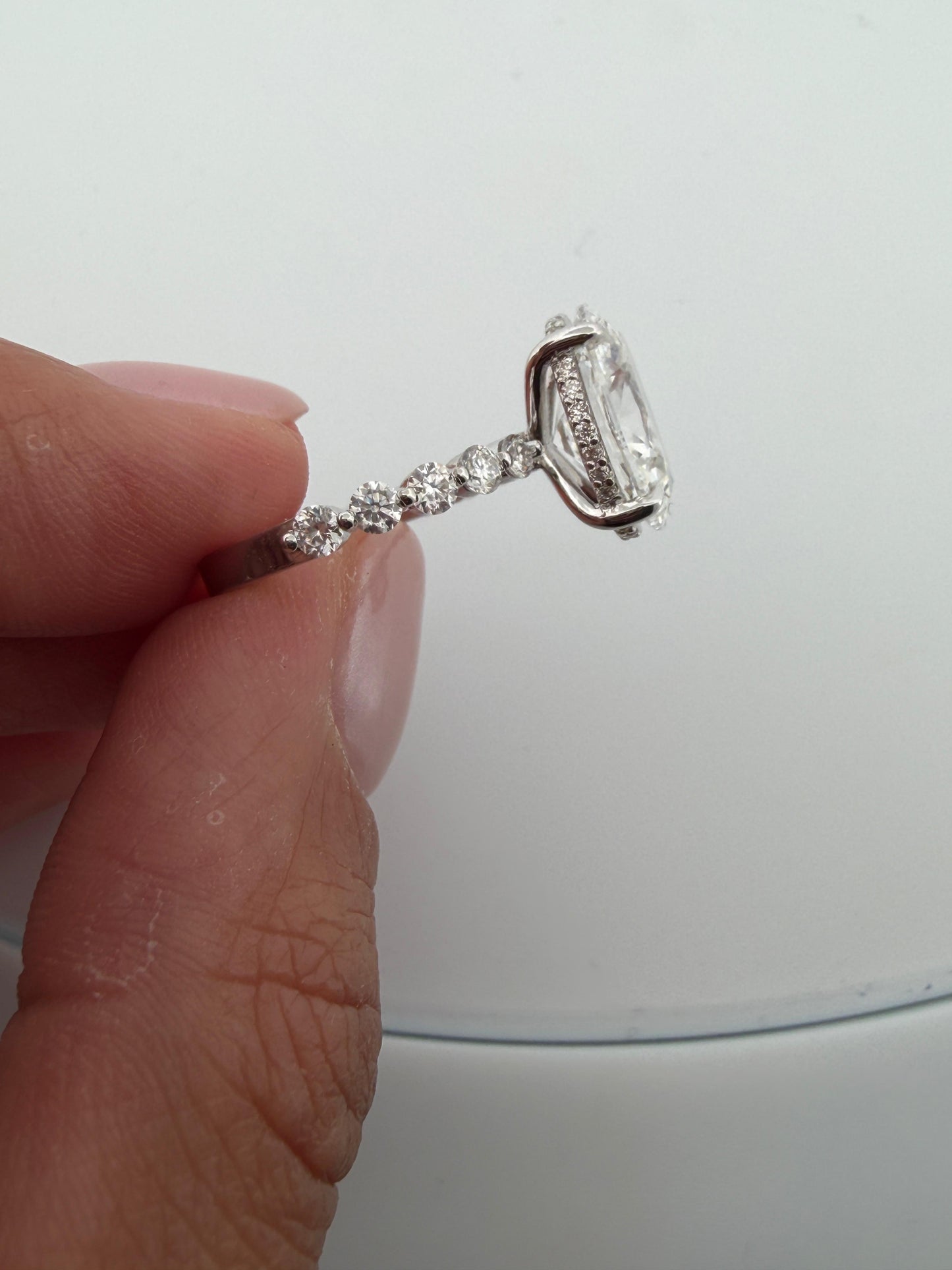 Vanity Oval 2.0 ct