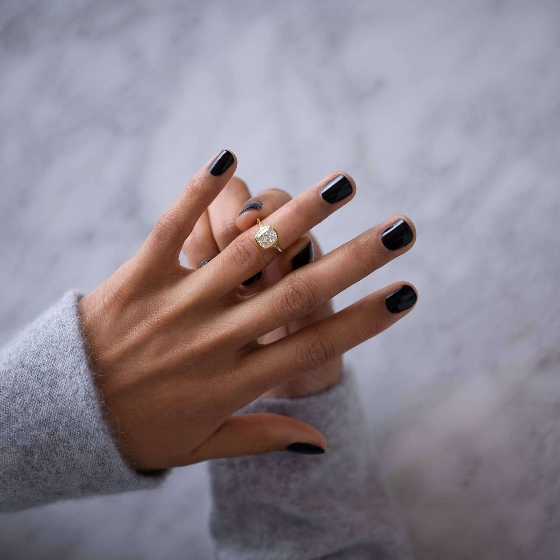 2.51 Ct E Renk VS1 Berraklık Sarı Altın Cushion Pırlanta Yüzük