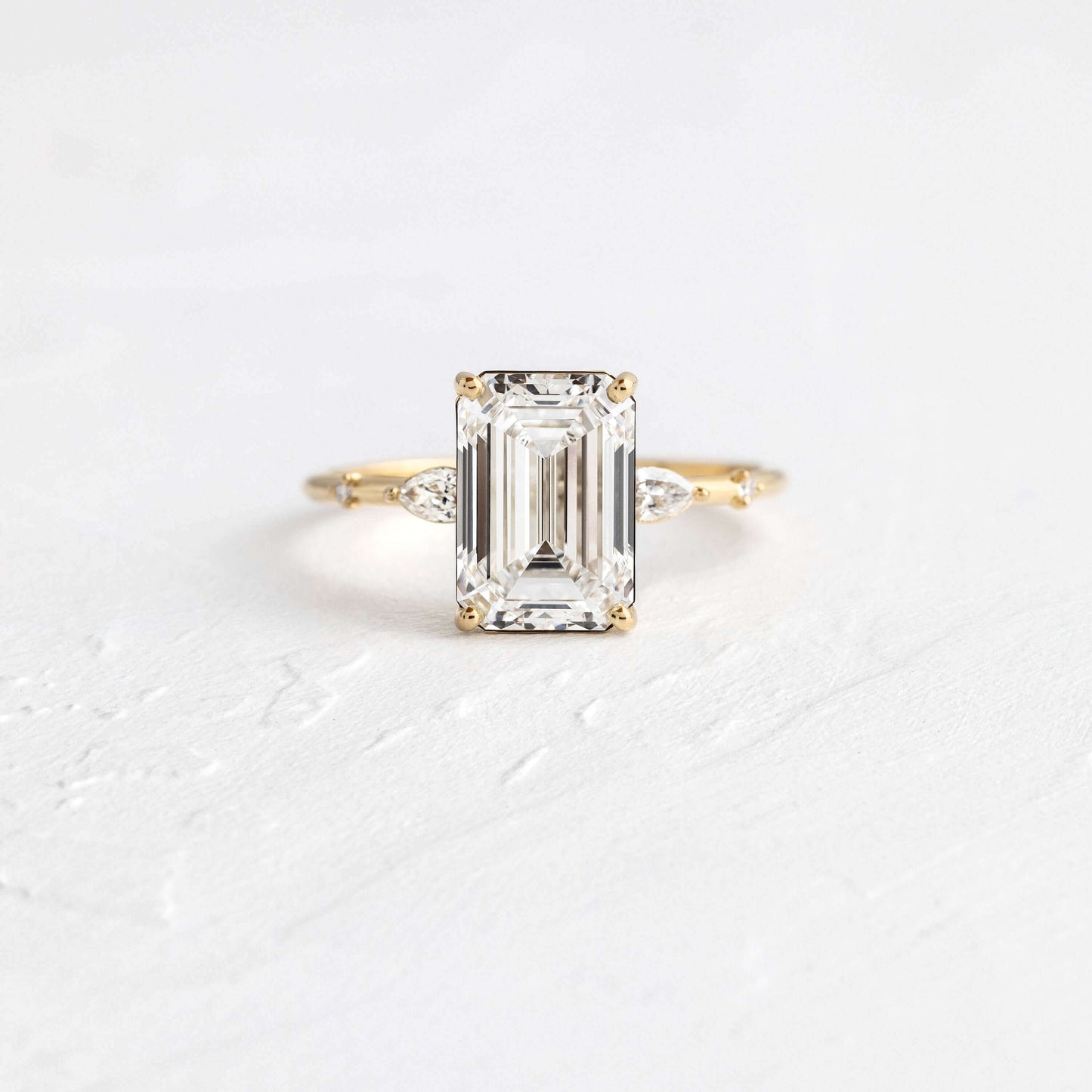 3.20 Ct E Renk VVS2 Berraklık Sarı Altın Emerald Pırlanta Yüzük