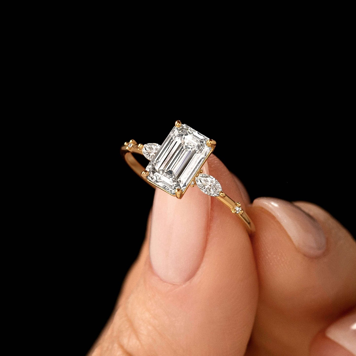 3.20 Ct E Renk VVS2 Berraklık Sarı Altın Emerald Pırlanta Yüzük