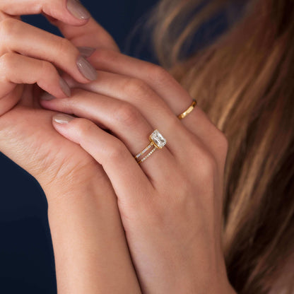 2.50 Ct E Renk VS1 Berraklık Kolları Baget Taşlı Sarı Altın Radiant Pırlanta Yüzük