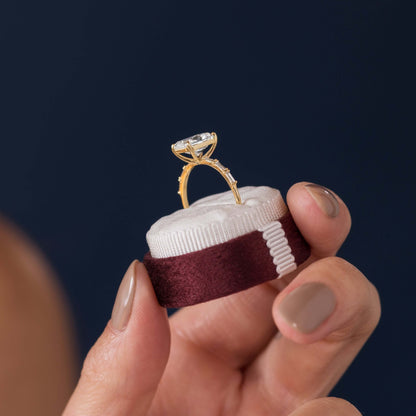 2.50 Ct E Renk VS1 Berraklık Kolları Baget Taşlı Sarı Altın Radiant Pırlanta Yüzük