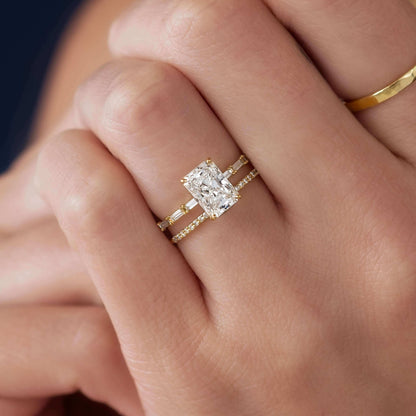 2.50 Ct E Renk VS1 Berraklık Kolları Baget Taşlı Sarı Altın Radiant Pırlanta Yüzük