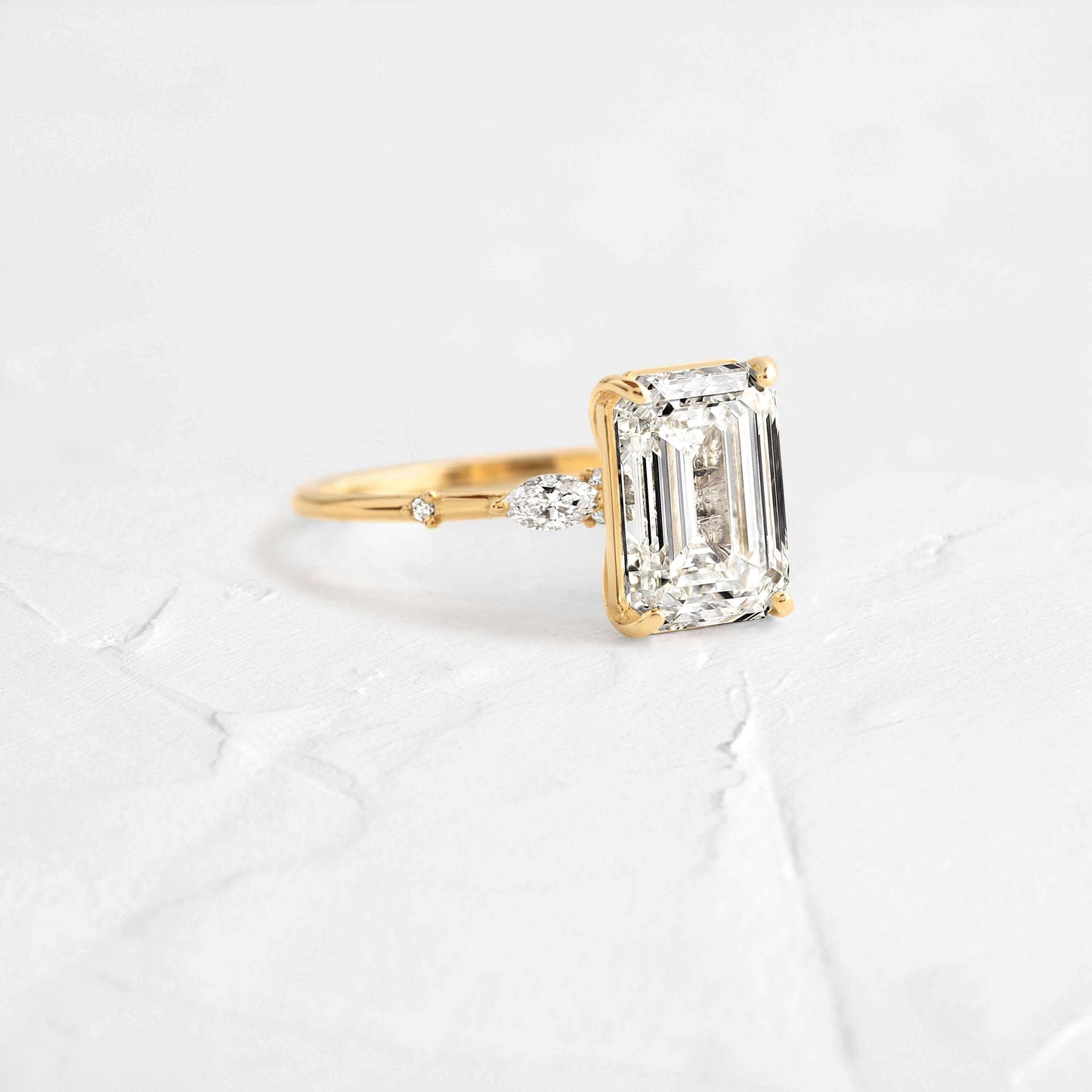 3.20 Ct E Renk VVS2 Berraklık Sarı Altın Emerald Pırlanta Yüzük