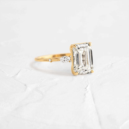 3.20 Ct E Renk VVS2 Berraklık Sarı Altın Emerald Pırlanta Yüzük