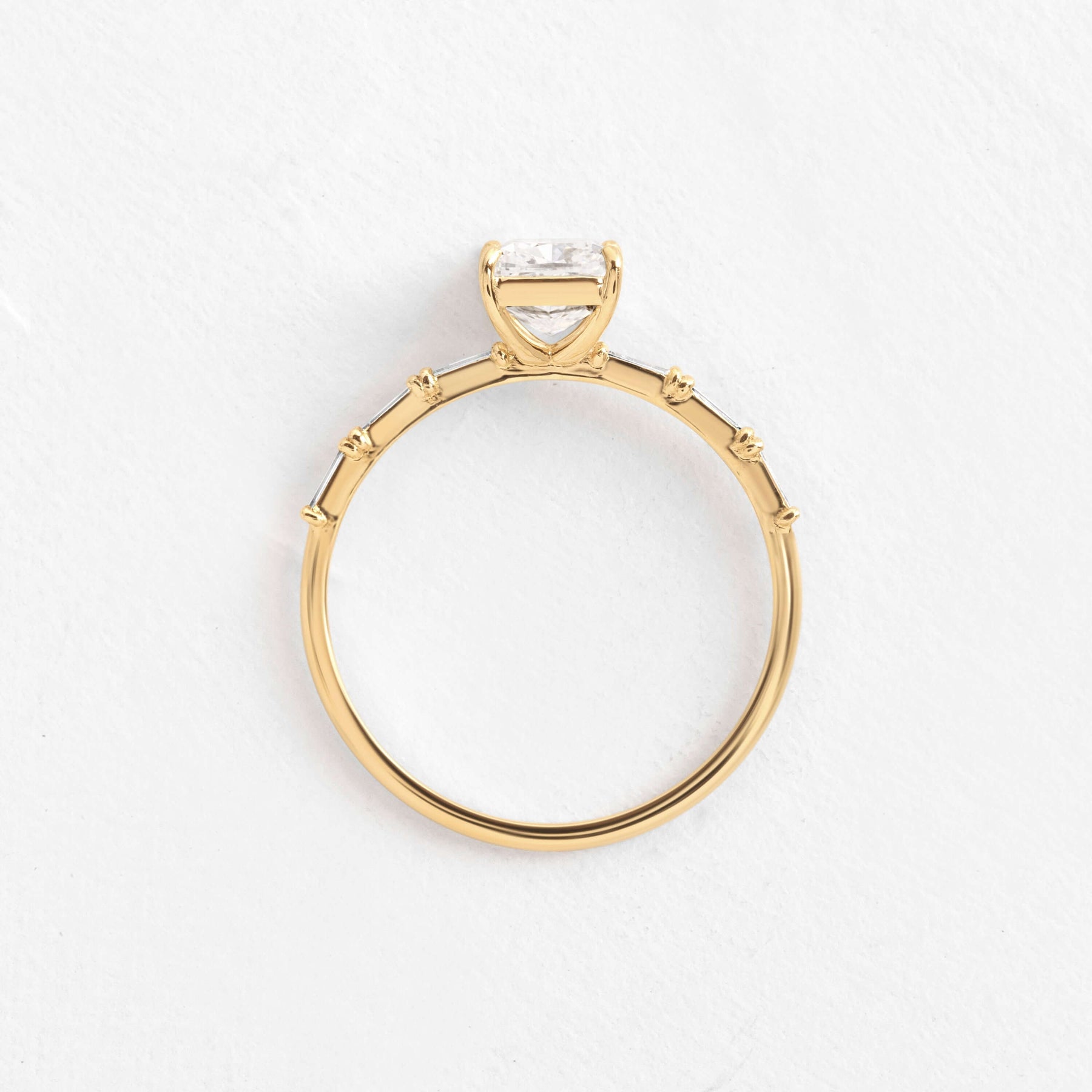 1.00 Ct E Renk VS1 Berraklık Sarı Altın Cushion Pırlanta Yüzük