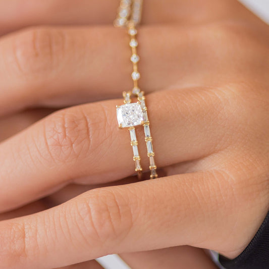 1.00 Ct E Renk VS1 Berraklık Sarı Altın Cushion Pırlanta Yüzük