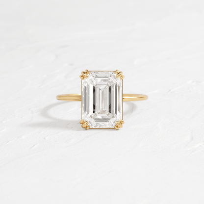 4.00 Ct E Renk VVS2 Berraklık Üç Tırnaklı Sarı Altın Emerald Pırlanta Yüzük