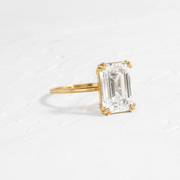4.00 Ct E Renk VVS2 Berraklık Üç Tırnaklı Sarı Altın Emerald Pırlanta Yüzük media 3