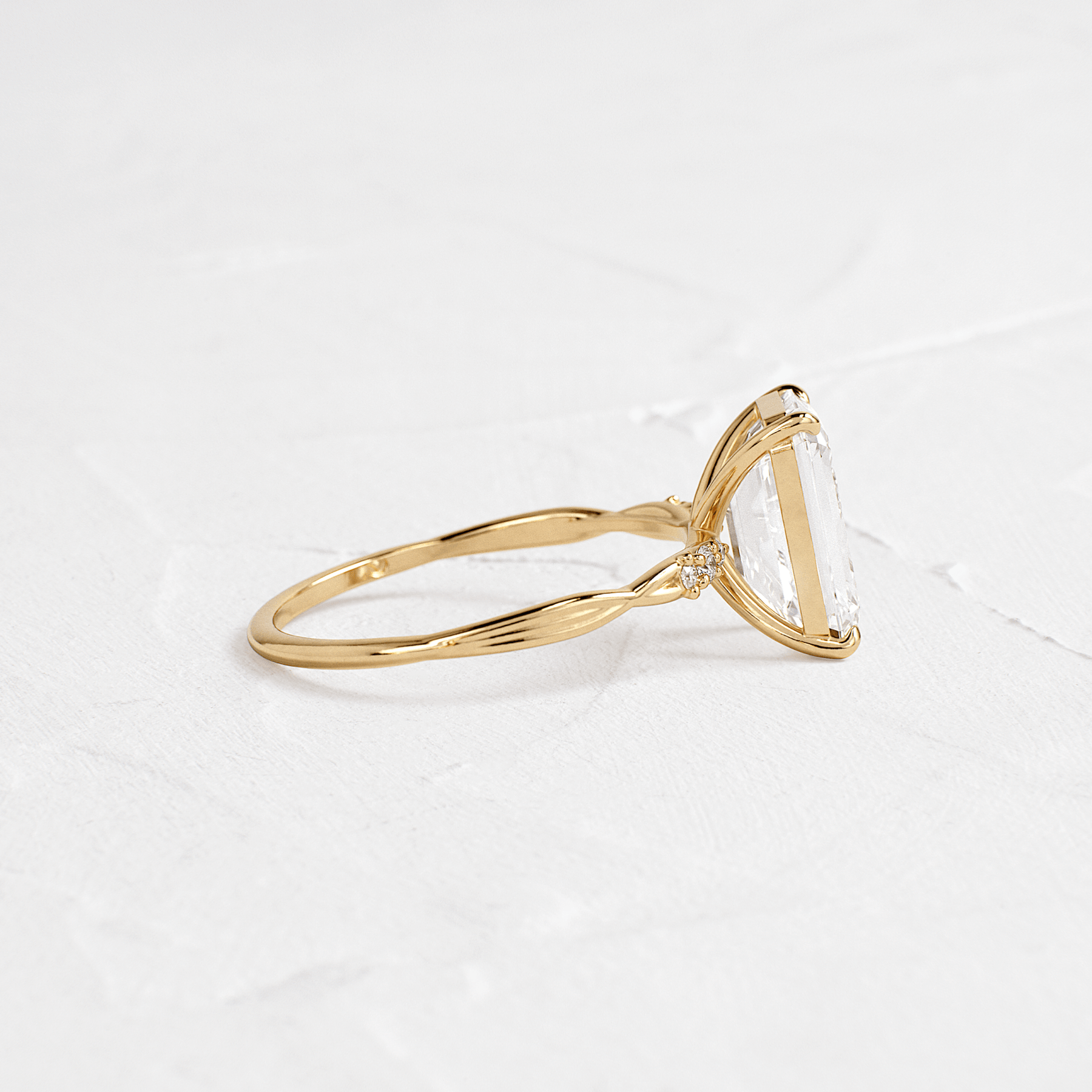 3.50 Ct E Renk VVS2 Berraklık Yan Taşlı Sarı Altın Pırlanta Yüzük