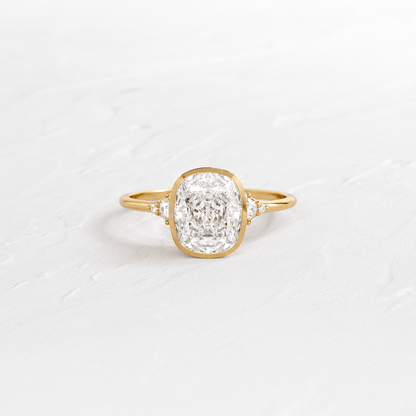 2.51 Ct E Renk VS1 Berraklık Sarı Altın Cushion Pırlanta Yüzük