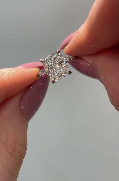 3.00 Ct F Renk VS1 Berraklık Hidden Halo Kolları Taşlı Cushion Pırlanta Yüzük