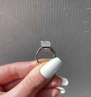 4.76 Ct E Renk VVS2 Berraklık Beyaz Altın Emerald Pırlanta Yüzük media 4