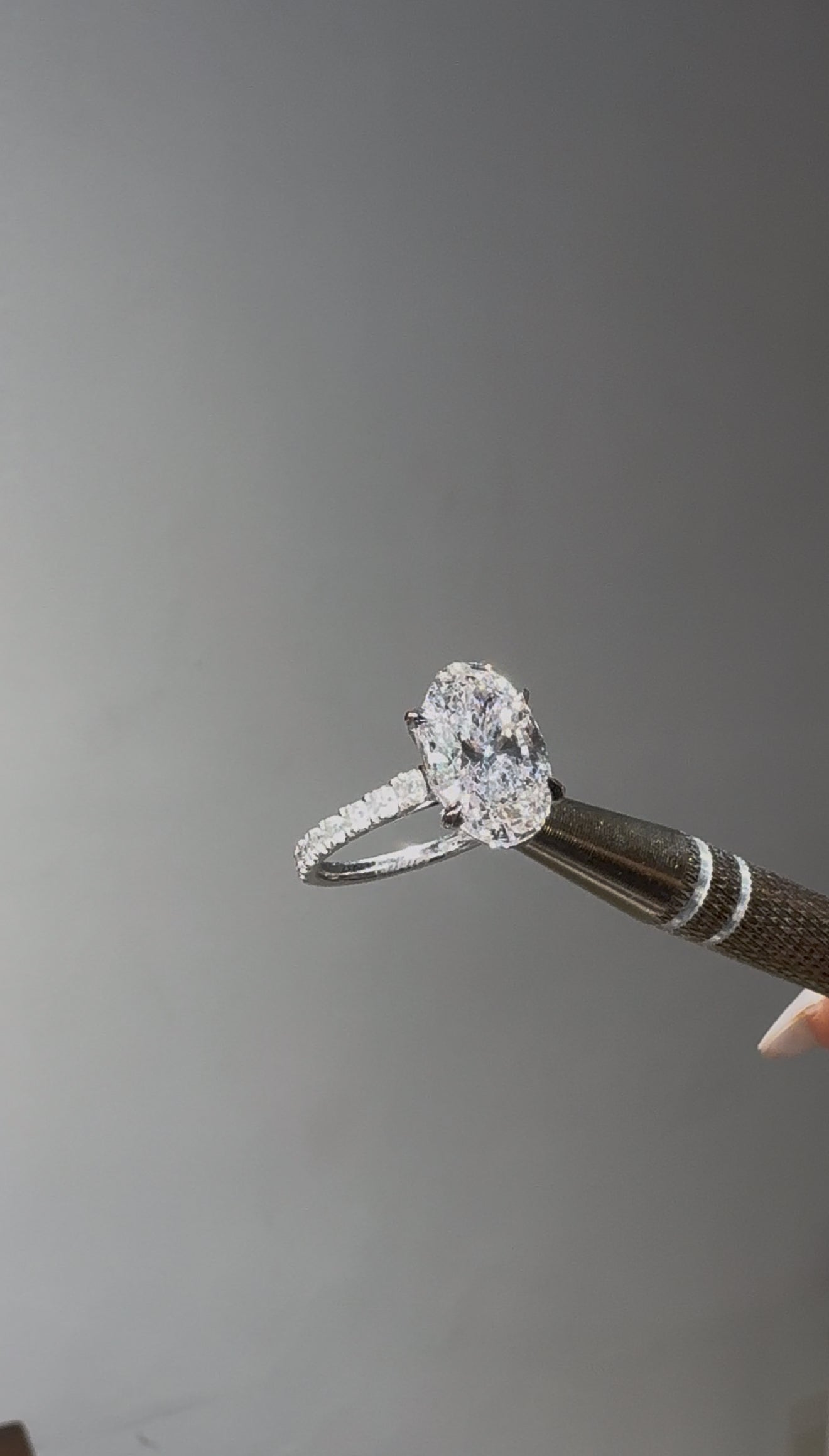CARTIER 1895 OVAL 4.0 ct