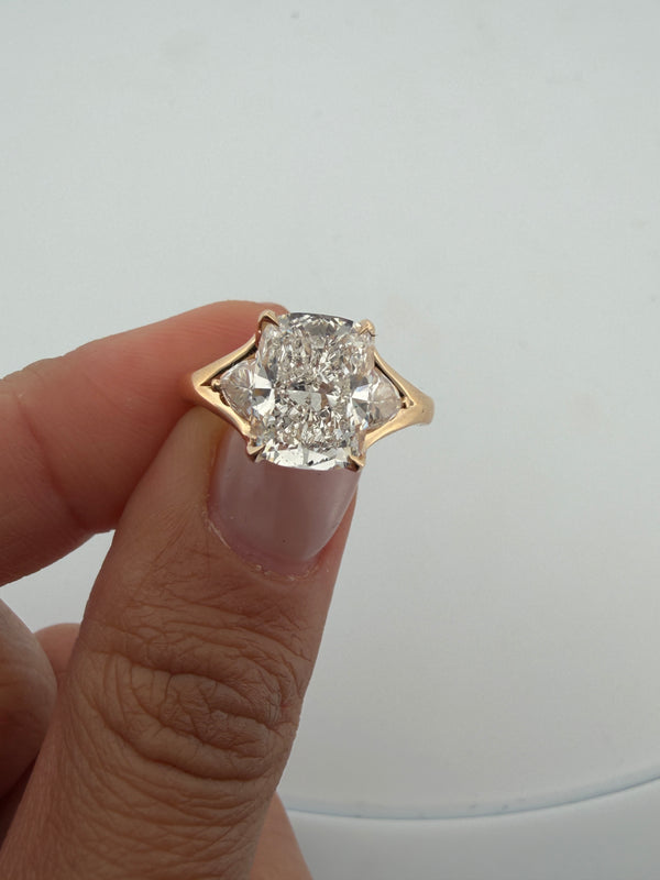 3.0 Ct Elongated Cushion Trillion Pırlanta Yüzük | BirKarat