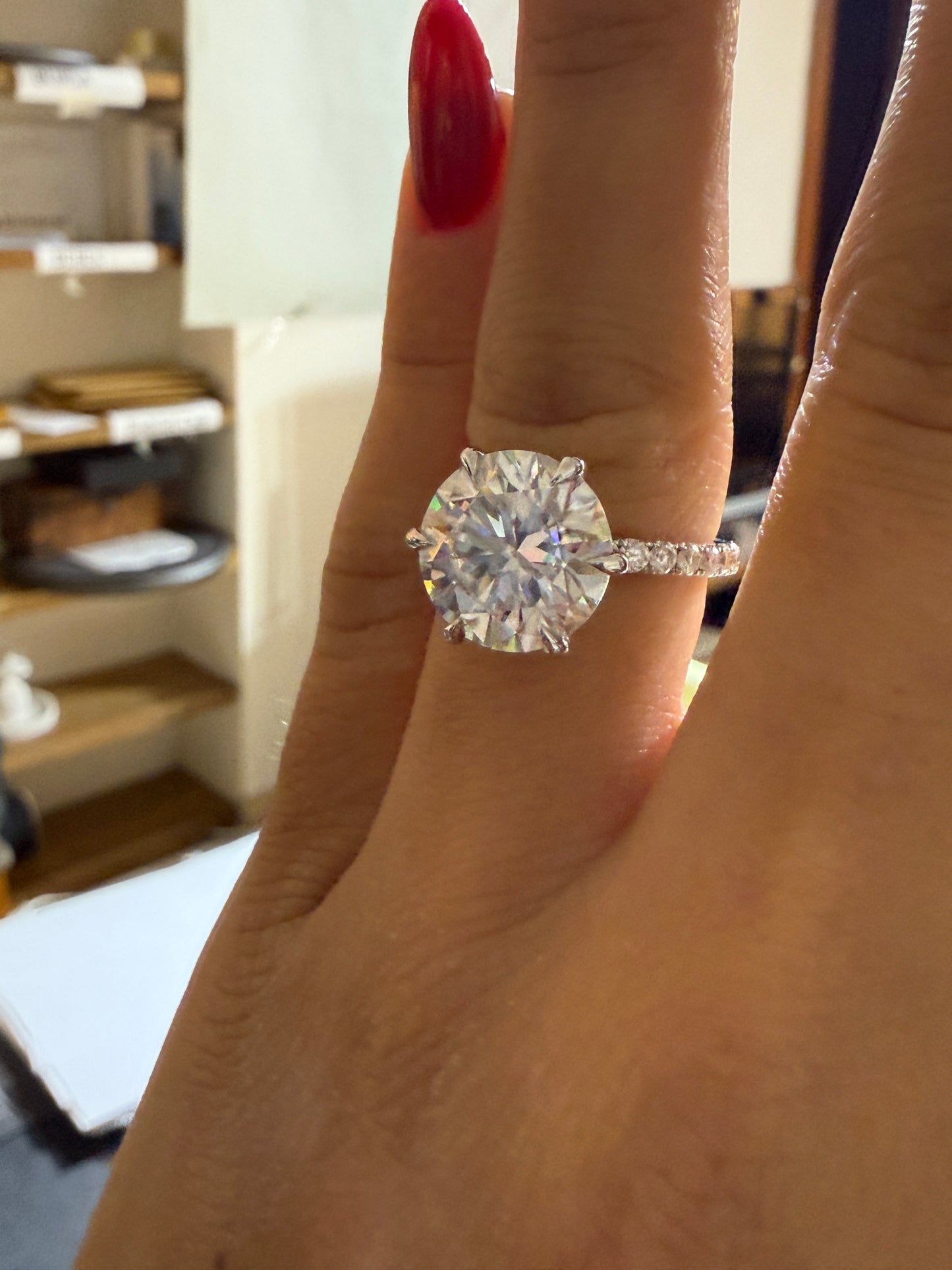 5.50 Ct E Renk Paris Model İnce Kol Pırlanta Yüzük