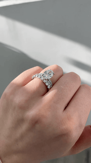 4.06 Ct E Renk VS2 Berraklık Tamtur Uyumlu Kolları Taşlı Beyaz Altın Oval Pırlanta Yüzük media 3