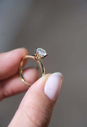 0.90 Ct D Renk VS1 Berraklık Ex Kesim Pırlanta Altın Sarısı Tiffany Yüzük media 3