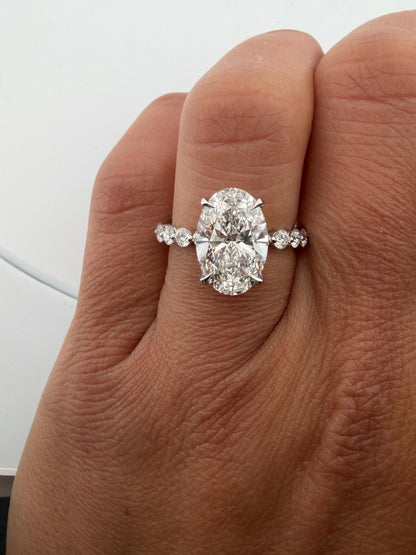 Vanity Oval 2.0 ct