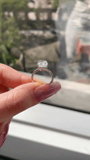 3.53 Ct E Renk VS2 Berraklık Beyaz Altın İnce Montür Cushion Pırlanta Yüzük media 2