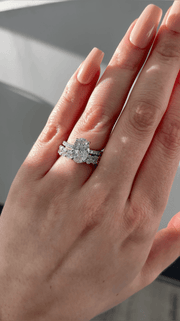 4.06 Ct E Renk VS2 Berraklık Tamtur Uyumlu Kolları Taşlı Beyaz Altın Oval Pırlanta Yüzük media 1