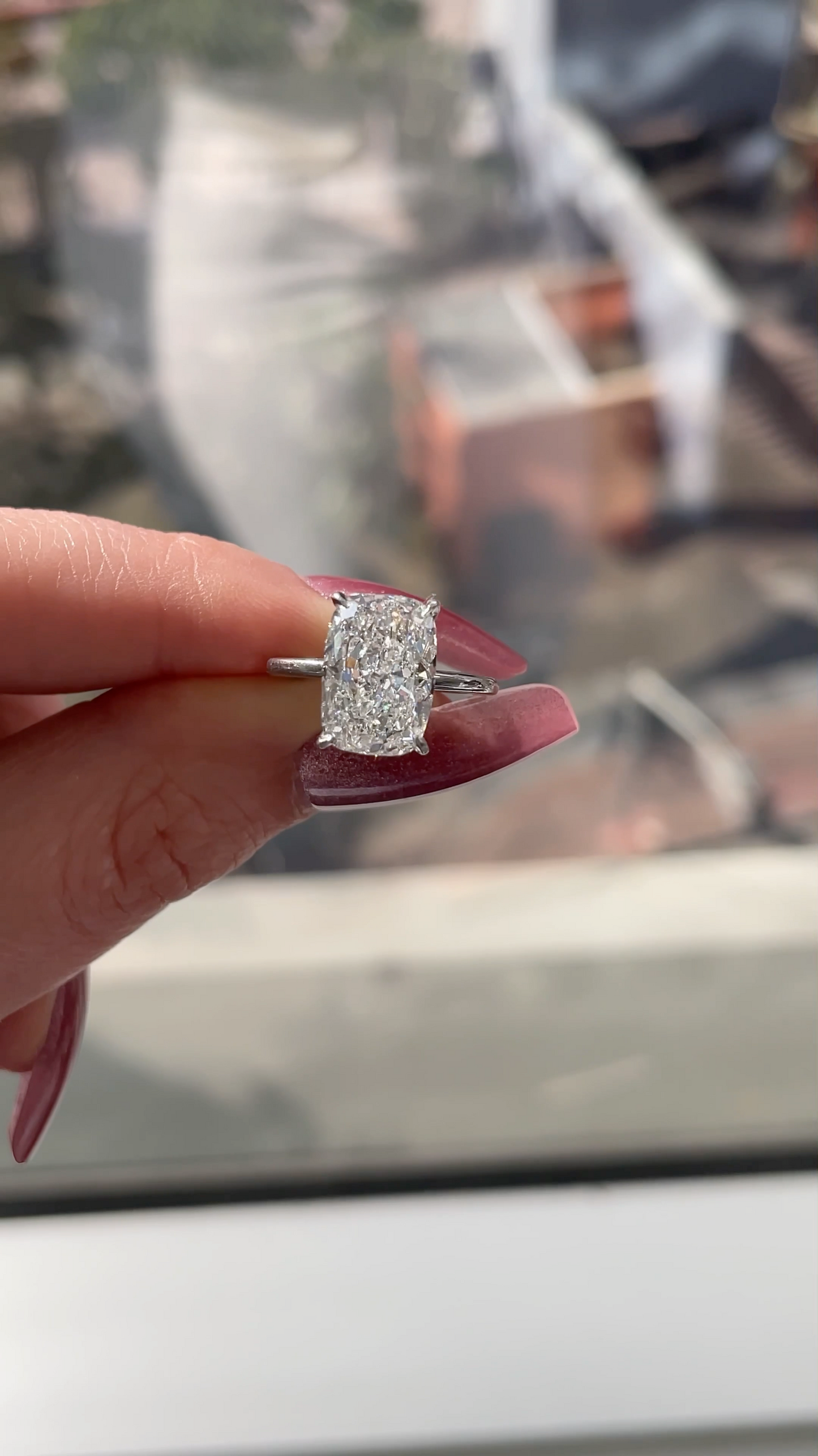 3.53 Ct E Renk VS2 Berraklık Beyaz Altın İnce Montür Cushion Pırlanta Yüzük