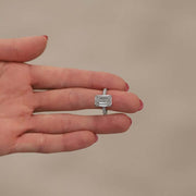 5.00 Ct E Renk VVS2 Berraklık Hidden Halo Kolları Taşlı Emerald Pırlanta Yüzük media 3