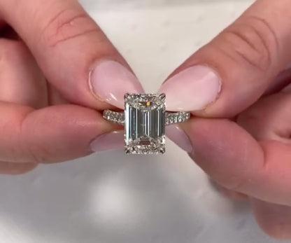 5.00 Ct E Renk VVS2 Berraklık Hidden Halo Kolları Taşlı Emerald Pırlanta Yüzük