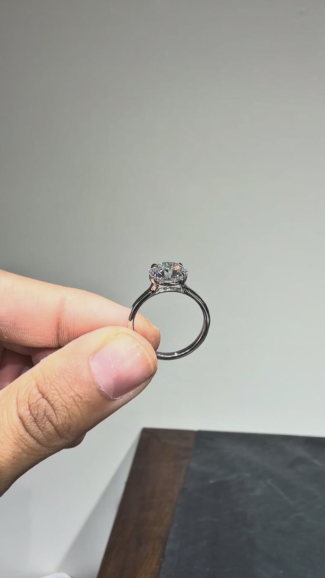 LUMI round 2.5 ct